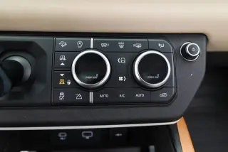 Land Rover Defender 2023 AWD 110 SE SUV 4p.