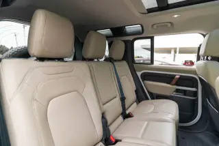 Land Rover Defender 2023 AWD 110 SE SUV 4p.