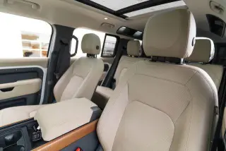 Land Rover Defender 2023 AWD 110 SE SUV 4p.