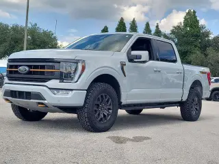 Ford F-150 2023 4x4 Tremor 4 puertas SuperCrew 5.5 pies. SB