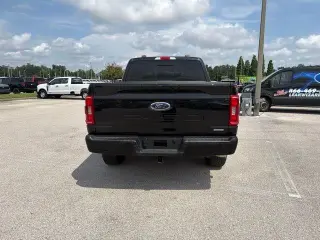 Ford F-150 2023 4x4 XLT Cabina Super Crew 4 puertas 5.5 ft. SB