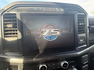 Ford F-150 2023 4x4 XLT Cabina doble 4 puertas 5.5 pies. Caja corta