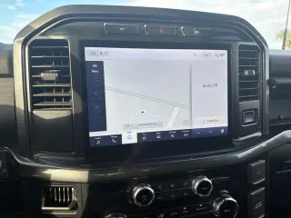 Ford F-150 2023 4x4 XLT Cabina doble 4 puertas 5.5 pies. Caja corta
