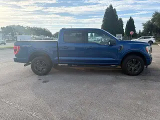 Ford F-150 2023 4x4 XLT Cabina doble 4 puertas 5.5 pies. Caja corta
