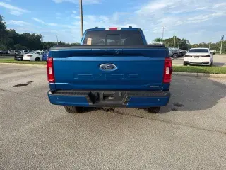 Ford F-150 2023 4x4 XLT Cabina doble 4 puertas 5.5 pies. Caja corta