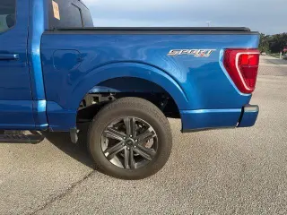 Ford F-150 2023 4x4 XLT Cabina doble 4 puertas 5.5 pies. Caja corta
