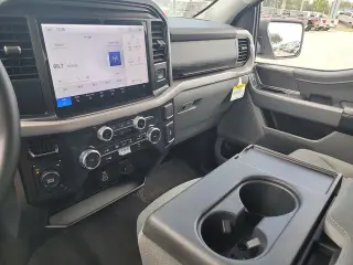 Ford F-150 2025 4x4 XLT 4 puertas SuperCrew 5.5 pies. SB