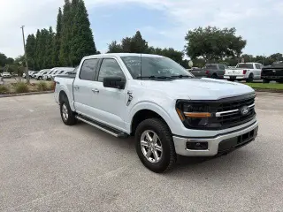 Ford F-150 2025 4x4 XLT 4 puertas SuperCrew 5.5 pies. SB