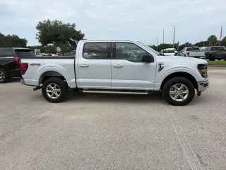 Ford F-150 2025 4x4 XLT 4 puertas SuperCrew 5.5 pies. SB