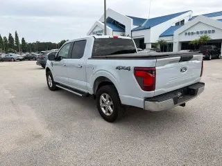 Ford F-150 2025 4x4 XLT 4 puertas SuperCrew 5.5 pies. SB