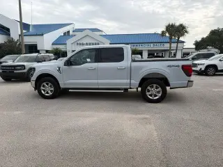 Ford F-150 2025 4x4 XLT 4 puertas SuperCrew 5.5 pies. SB