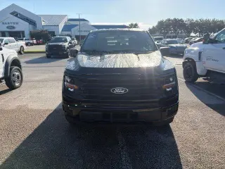 Ford F-150 2025 4x4 XLT Cabina doble 4 puertas SuperCrew 5.5 pies. SB