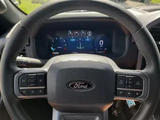 Ford F-150 2025 4x4 XLT Cabina doble 4 puertas SuperCrew 5.5 pies. SB