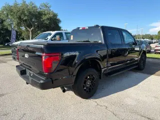 Ford F-150 2025 4x4 XLT Cabina doble 4 puertas SuperCrew 5.5 pies. SB