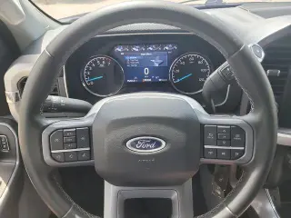 Ford F-150 2023 4x4 XLT SuperCrew 4 puestas, caja corta de 5.5 pies