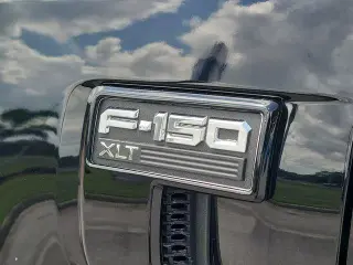 Ford F-150 2023 4x4 XLT SuperCrew 4 puestas, caja corta de 5.5 pies