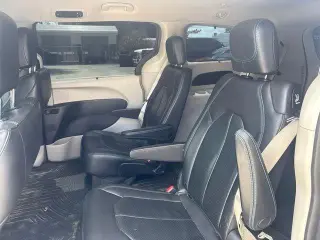 Chrysler Pacifica 2021 Touring L 4p Mini-Van