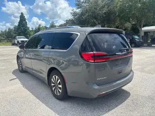 Chrysler Pacifica 2021 Touring L 4p Mini-Van