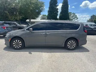 Chrysler Pacifica 2021 Touring L 4p Mini-Van