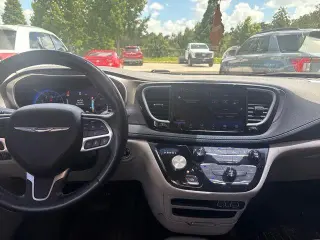 Chrysler Pacifica 2021 Touring L 4p Mini-Van