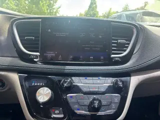 Chrysler Pacifica 2021 Touring L 4p Mini-Van