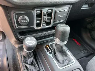 Jeep Gladiator 2025 4x4 Sport 4 puertas Crew Cab 5.0 pies SB