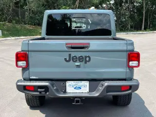 Jeep Gladiator 2025 4x4 Sport 4 puertas Crew Cab 5.0 pies SB