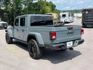 Jeep Gladiator 2025 4x4 Sport 4 puertas Crew Cab 5.0 pies SB