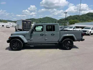Jeep Gladiator 2025 4x4 Sport 4 puertas Crew Cab 5.0 pies SB