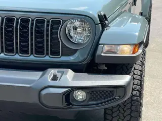 Jeep Gladiator 2025 4x4 Sport 4 puertas Crew Cab 5.0 pies SB