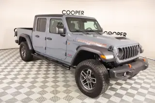 Jeep Gladiator 2024 4x4 Mojave 4 puertas Crew Cab 5.0 pies. SB