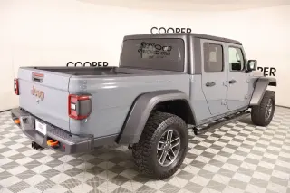 Jeep Gladiator 2024 4x4 Mojave 4 puertas Crew Cab 5.0 pies. SB