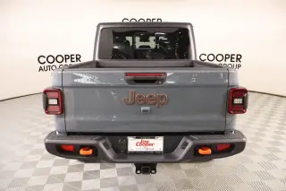 Jeep Gladiator 2024 4x4 Mojave 4 puertas Crew Cab 5.0 pies. SB