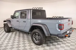 Jeep Gladiator 2024 4x4 Mojave 4 puertas Crew Cab 5.0 pies. SB