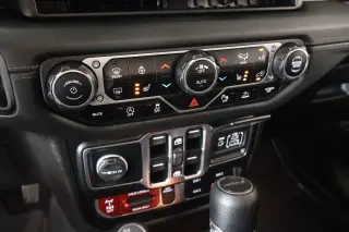 Jeep Gladiator 2024 4x4 Mojave 4 puertas Crew Cab 5.0 pies. SB