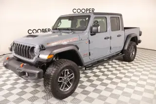 Jeep Gladiator 2024 4x4 Mojave 4 puertas Crew Cab 5.0 pies. SB