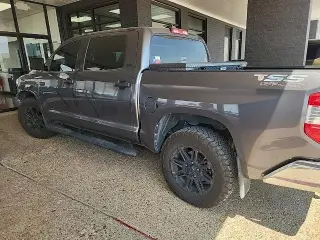 Toyota Tundra 2020 4x4 SR5 4 puertas Cabina CrewMax Pickup SB