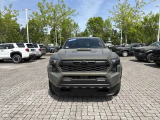Toyota Tacoma 2026 4x4 TRD Sport 4 puertas, Doble Cabina, 5.0 pies caja corta, 8 velocidades automático