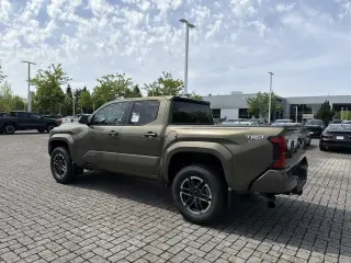 Toyota Tacoma 2026 4x4 TRD Sport 4 puertas, Doble Cabina, 5.0 pies caja corta, 8 velocidades automático