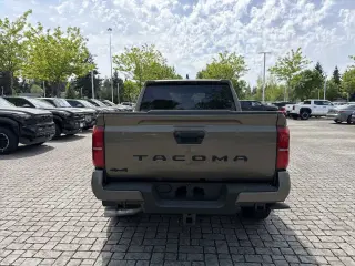 Toyota Tacoma 2026 4x4 TRD Sport 4 puertas, Doble Cabina, 5.0 pies caja corta, 8 velocidades automático