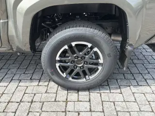 Toyota Tacoma 2026 4x4 TRD Sport 4 puertas, Doble Cabina, 5.0 pies caja corta, 8 velocidades automático