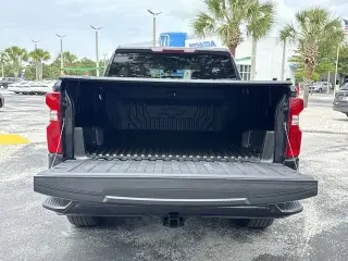 Chevrolet Silverado 1500 2024 4x2 RST 4 puertas Cabina Crew 5.8 pies. Caja corta