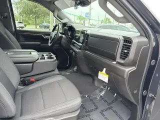 Chevrolet Silverado 1500 2024 4x2 RST 4 puertas Cabina Crew 5.8 pies. Caja corta