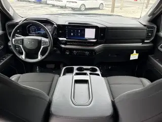 Chevrolet Silverado 1500 2024 4x2 RST 4 puertas Cabina Crew 5.8 pies. Caja corta