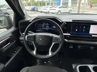 Chevrolet Silverado 1500 2024 4x2 RST 4 puertas Cabina Crew 5.8 pies. Caja corta