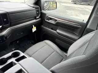 Chevrolet Silverado 1500 2024 4x2 RST 4 puertas Cabina Crew 5.8 pies. Caja corta