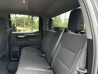 Chevrolet Silverado 1500 2024 4x2 RST 4 puertas Cabina Crew 5.8 pies. Caja corta
