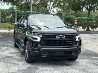 Chevrolet Silverado 1500 2024 4x2 RST 4 puertas Cabina Crew 5.8 pies. Caja corta