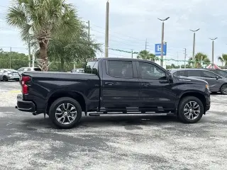 Chevrolet Silverado 1500 2024 4x2 RST 4 puertas Cabina Crew 5.8 pies. Caja corta