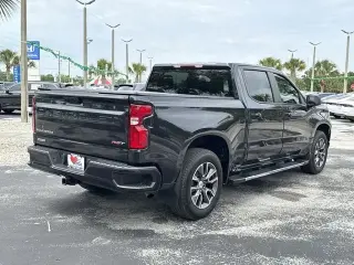 Chevrolet Silverado 1500 2024 4x2 RST 4 puertas Cabina Crew 5.8 pies. Caja corta